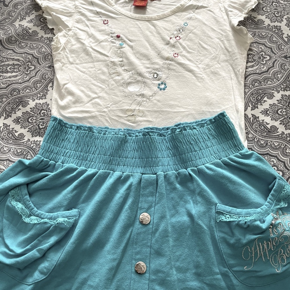 Apple Bottoms shirt 👚 and skirt